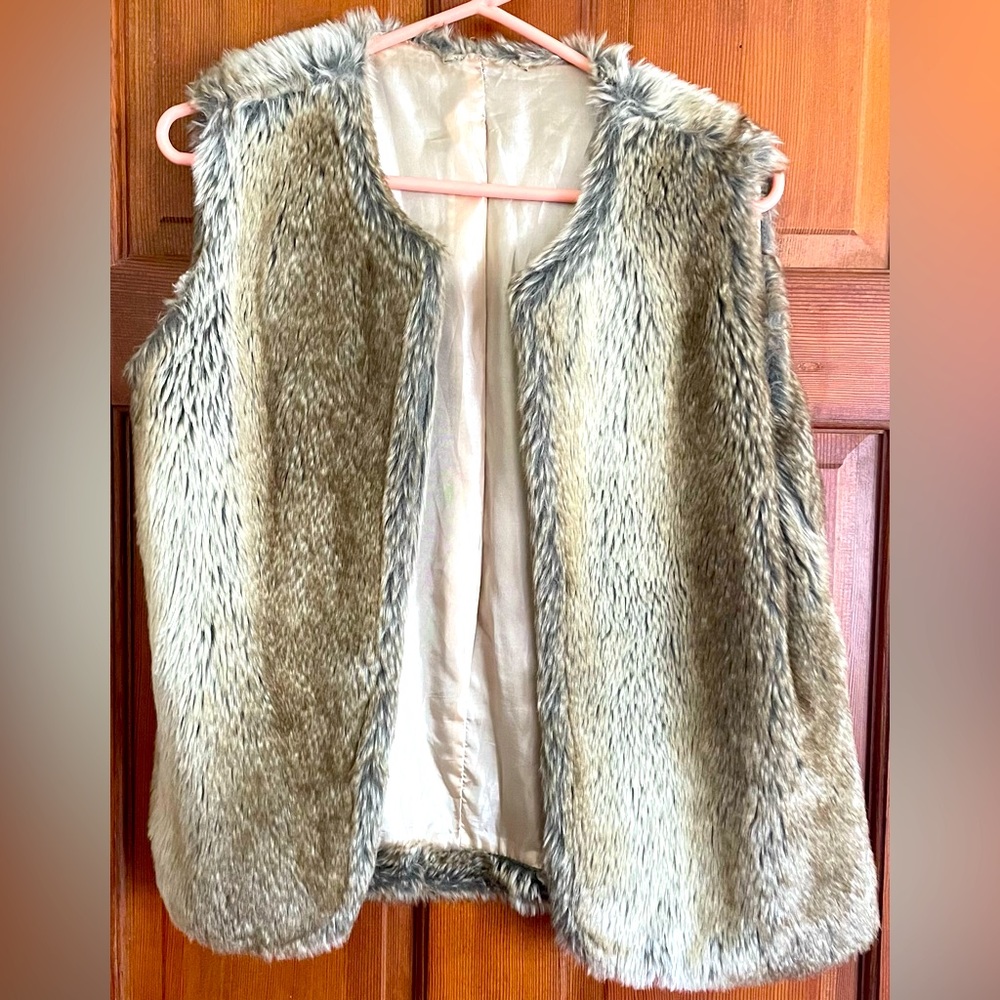 3/$15 Vintage Beige Faux Fur Women's Vest